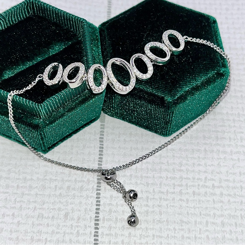 NWOT White Gold Plated Adjustable Pavé Oval Links Bracelet w/ Simulated Diamonds - Picture 2 of 6
